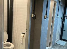 Brio Cafe and Hostel, хотел в Godown