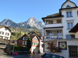 Hirschen Backpacker-Hotel & Pub, hotel dekat Hochstucklilift, Schwyz