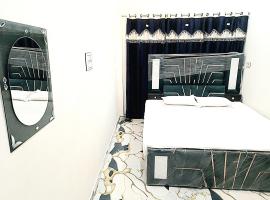 7BHK FLATS AC & NON AC ROOMS in KASHI VISHWANATH JYOTIRLING The Sacred Stay APARTMENT, hotel a Varanasi