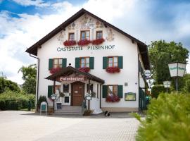 Landgasthof Pilsenhof Entenbraterei, hotel with parking in Hechendorf am Pilsensee