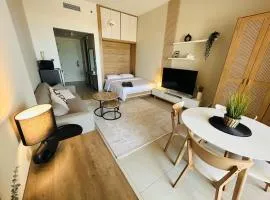 Seaview Sanctuary Studio, Coastal Living Al Hamra