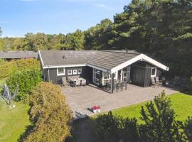 Excellent Cottage With Sauna And Spa, 10 Persons,, hotel v destinaci Højby