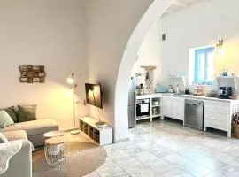 ''TSI TSI' traditional home & private Pool'