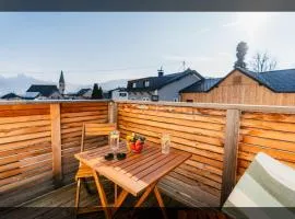 ArVia Living - Ferienwohnung in Altmünster, zentrale Lage, 7 Min Gehweg zum Traunsee, Balkon, Küche, gratis Parkplatz & WLAN