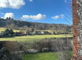 Charming Country Cottage with Lovely Views