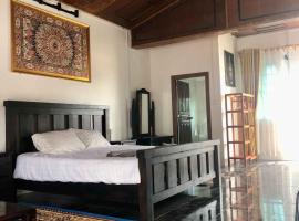 New Central Villa Garden Apart & swimming pool, self-catering accommodation sa Kampot