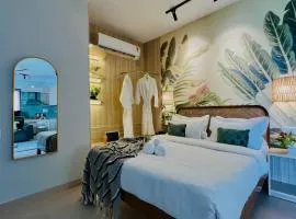 BluO Penthouse #staycation Bathtub, Terrace Garden