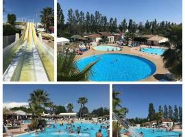 Mobilhome beaux volumes ES40，位于弗雷瑞斯的酒店