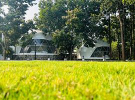 Tathastu Farms, pezsgőf&uuml;rdővel rendelkező sz&aacute;lloda Hazārībāg v&aacute;ros&aacute;ban