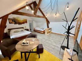 Chambre Privée & Espaces Communs, hotel en Lussac-les-Châteaux