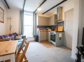 Quirky & Cosy Apartment in Brixham Centre, Devon、ブリクサムのホテル