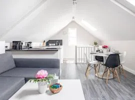 Bright, Restful Coach House in Central Sevenoaks