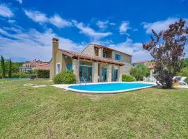 Villa Figlica for 6 people near Umag with private pool, jacuzzi & sea view - pet friendly