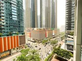 Chic BGC Condo Across Uptown Mall #ournw9b