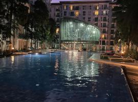 Stylish Apartment - Ultra-Fast Fiber Internet, Pool, Sauna, Gym, Smart TV, Guest friendly, acomoda&ccedil;&atilde;o em condom&iacute;nio em Pattaya Central