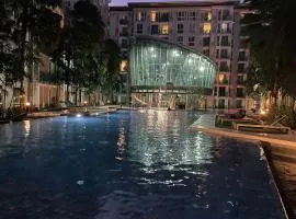 Stylish Apartment - Ultra-Fast Fiber Internet, Pool, Sauna, Gym, Smart TV, Guest friendly