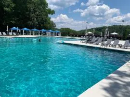 4BR Retreat with Hot Tub and Resort Style Amenities