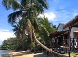 Tongasoabeach palmier, hotel v destinaci Sainte Marie