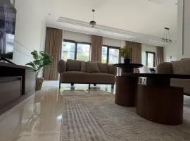 Apartment for rent westown- Beverly Hills View landscape