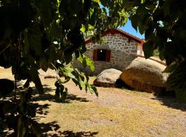 Authentique Casellu en pierre à Porticcio avec vue sur la mer，位于波尔蒂乔的酒店