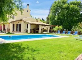 Villa Chloe with Private Heated pool