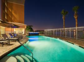 Holiday Inn Express Miami Airport-Blue Lagoon Area, an IHG Hotel, хотел близо до Конгресен център „Маями Еърпорт Конвеншън Сентър“, Маями