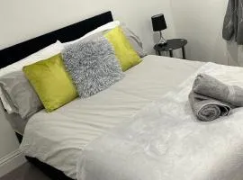 Sleek Sleeps 6 Sunset Views Family friendly