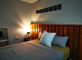 Gwanxhae Boutique Accommodation, hotel com estacionamento em Maun