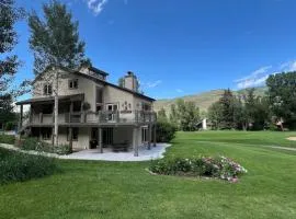 Cozy Secluded EagleVail 2 bed 2 bathroom On Golf Course