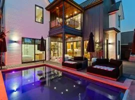 New 6 BR, 4.5B, Pool, Hot Tub, Cold Plunges, Outdoor Sauna, Bar, 9 TVs