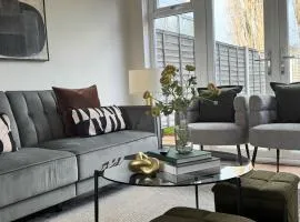 Luxury House sleeps 8 - Ideal for Solihull NEC - Work and Family Groups