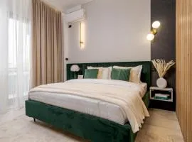 Ultracentral High-end Apartment with Balcony