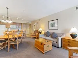 Resort Style with Balcony Hot Tub and Full Kitchen