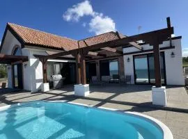 Forever Sunsets, Beachfront 3BR with Private Pool