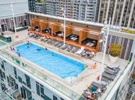 CN Tower View 2 Bed Home Near Rogers Centre, Scotiabank, MTCC
