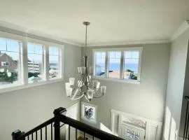 Ocean Views, Spacious Getaway, 5BR, Hot Tub, Sleeps 16