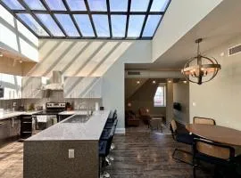 Downtown Luxury 2BR Penthouse Apt
