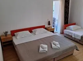 Rooms Džeba