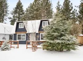 PureSky Cabin - Walk to Snow Play & Oktoberfest, Fireplace