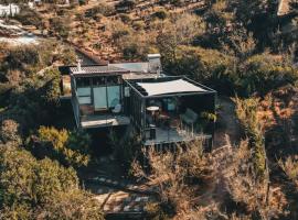 Cabaña en la montaña con Tina Exenta y Sauna en parcela privada CASALEBULODGE, hotel in Villa Alemana