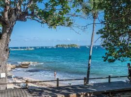 Studio d'exception á la residence la vieille tour vue mer et plage, khách sạn ở Le Gosier