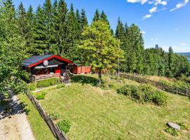 Cottage w Wilderness Feeling 20 min from airport, caba&ntilde;a o casa de campo en Maura