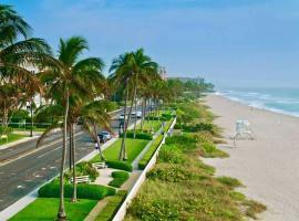 Palm Beachfront Luxury Condo, хотел в Палм Бийч