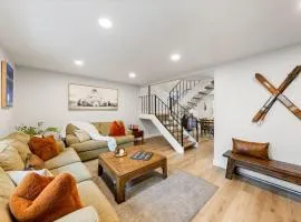 Cozy Condo for 8 Hot-Tub HOA Amenities Walk to Beach Close to Slopes