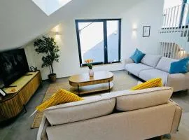 Spacious 3 bedroom with large terrace and parking-SHUT1