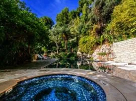 Villa located in a luxurious area
