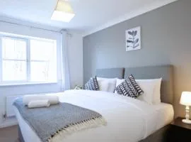 2 Bedrooms - 3 Beds - Quiet Retreat - Parking