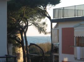 Villa Manuela Apartment, hotel with parking in Marinella di Sarzana