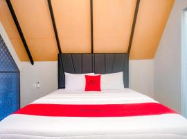 RedDoorz at Pondok Palma Villa, hotell sihtkohas Soprayan