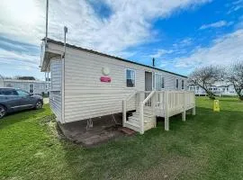 Superb Caravan With Wifi At Broadland Sands Park, Suffolk Ref 20140Bs